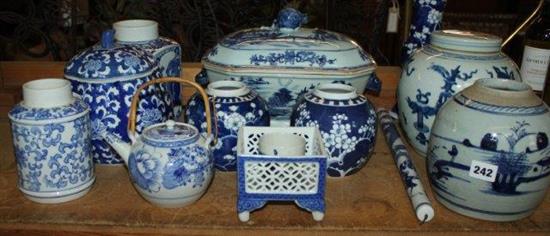 Chinese blue & white tureen and other blue & white